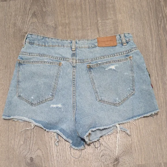 Zara Trafaluc Denimwear Rose Embroidered High Rise Shorts - Picture 4 of 16